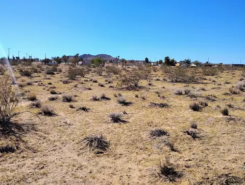 565 N Inez Ave, Landers, CA 92285 photo 9