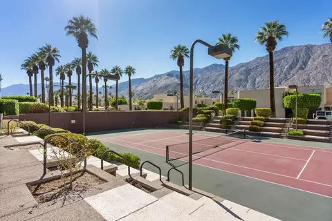 990 N Village Sq, Palm Springs, CA 92262