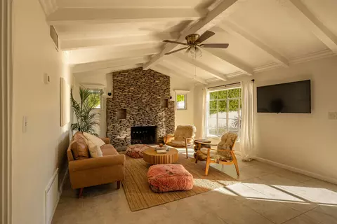 527 N Paseo De Anza, Palm Springs, CA 92262