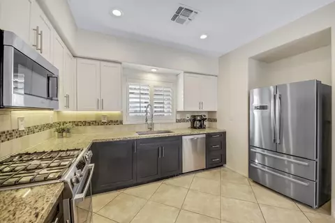 Kitchen - 48580 Gibraltar St, Indio, CA 92201 photo 4 of 4