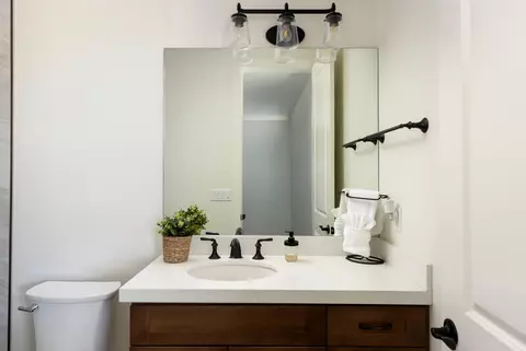 Bath - 79665 Avenue 38, Indio, CA 92203 photo 4 of 9