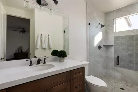 Bath - 79665 Avenue 38, Indio, CA 92203 photo 7 of 9