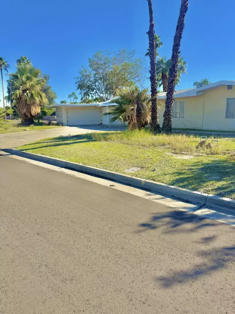 995 E Chia Rd, Palm Springs, CA 92262