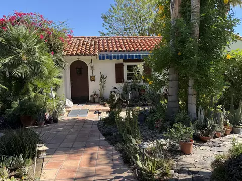 1810 S Mesa Dr, Palm Springs, CA 92264