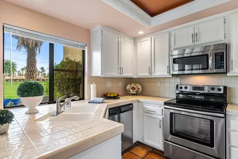 Kitchen - 42872 Scirocco Rd, Palm Desert, CA 92211 photo 2 of 3