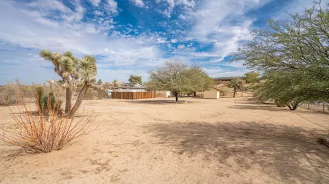 Exterior - 7390 Camarilla Ave, Yucca Valley, CA 92284 photo 17 of 20