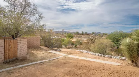 Exterior - 7390 Camarilla Ave, Yucca Valley, CA 92284 photo 11 of 20