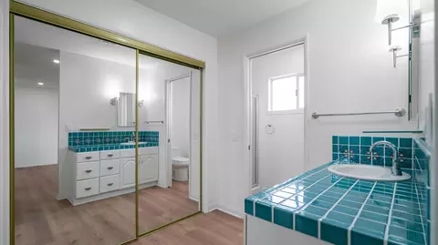 Bath - 7390 Camarilla Ave, Yucca Valley, CA 92284 photo 1 of 3