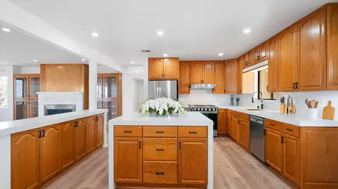 Kitchen - 7390 Camarilla Ave, Yucca Valley, CA 92284 photo 1 of 4