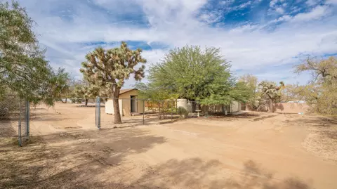 Exterior - 7390 Camarilla Ave, Yucca Valley, CA 92284 photo 14 of 20