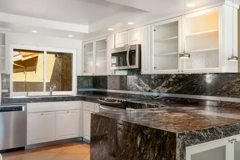 40 Presidio Pl, Palm Desert, CA 92260