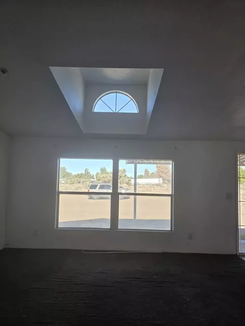 Living - 9572 Smith Rd, Phelan, CA 92371 photo 1 of 3