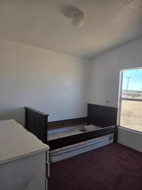 Bedroom - 9572 Smith Rd, Phelan, CA 92371 photo 4 of 4