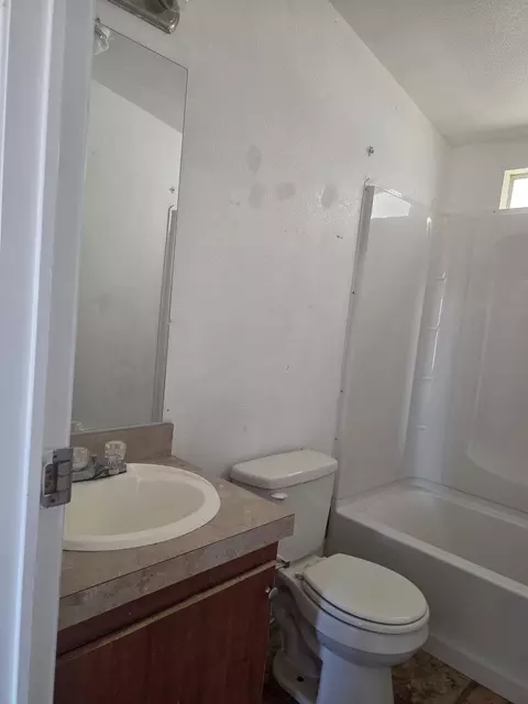 Bath - 9572 Smith Rd, Phelan, CA 92371 photo 7 of 7