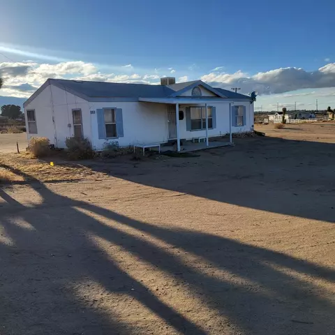 9572 Smith Rd, Phelan, CA 92371