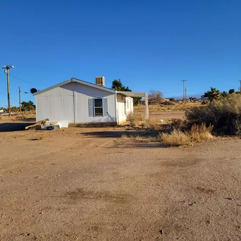 Exterior - 9572 Smith Rd, Phelan, CA 92371 photo 4 of 10