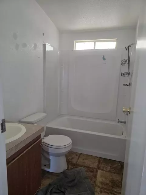 Bath - 9572 Smith Rd, Phelan, CA 92371 photo 6 of 7