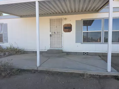 Exterior - 9572 Smith Rd, Phelan, CA 92371 photo 2 of 10