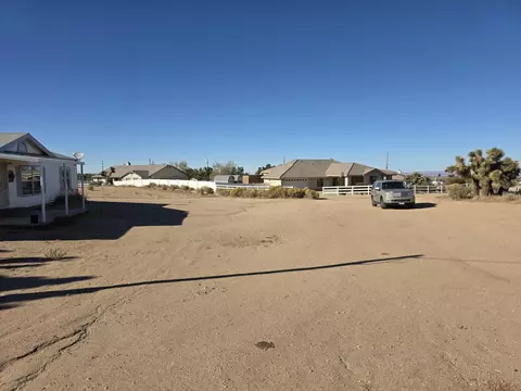Exterior - 9572 Smith Rd, Phelan, CA 92371 photo 9 of 10