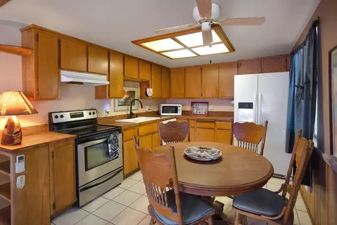 Kitchen - 5134 Mormon Ave, Yucca Valley, CA 92284 photo 1 of 2