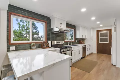 1294 Kodiak Dr, Lake Arrowhead, CA 92352 photo 4