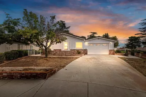 40944 Lincoln Pl, Cherry Valley, CA 92223