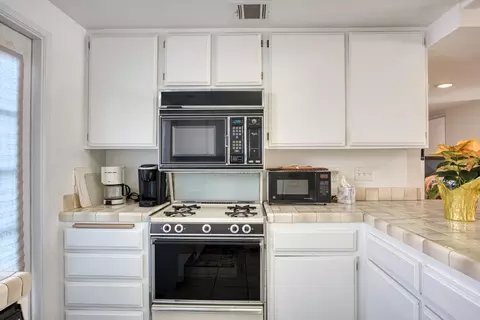 Kitchen - 49211 Douglas St, Indio, CA 92201 photo 3 of 5