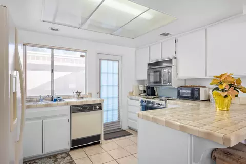 Kitchen - 49211 Douglas St, Indio, CA 92201 photo 4 of 5