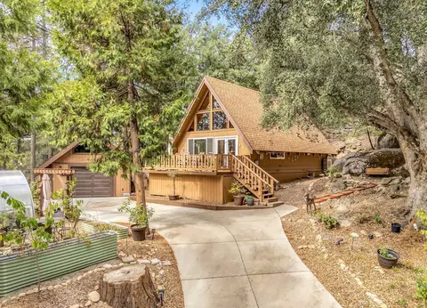 52146 Acorn Ln, Idyllwild, CA 92549