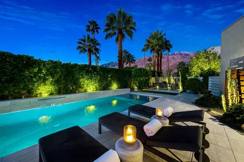 1047 Hunter Dr, Palm Springs, CA 92262