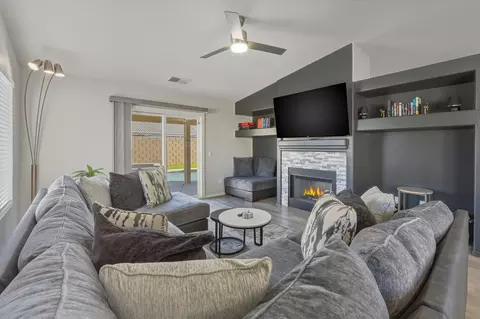 Living - 47666 Margarita St, Indio, CA 92201 photo 6 of 7