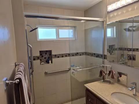 Bath - 7703 Cassia Ave, Riverside, CA 92504 photo 3 of 3