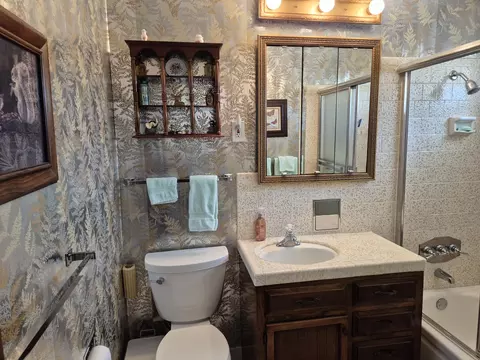 Bath - 7703 Cassia Ave, Riverside, CA 92504 photo 2 of 3