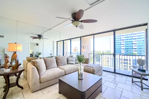 Living - 1750 E Ocean Blvd, Long Beach, CA 90802 photo 2 of 2