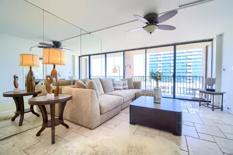 Living - 1750 E Ocean Blvd, Long Beach, CA 90802 photo 1 of 2