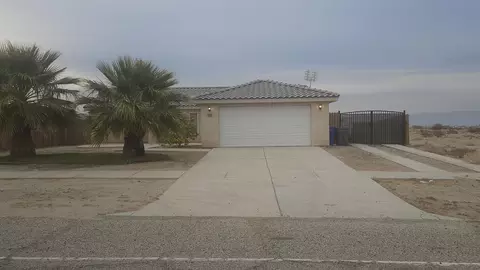 1060 S Marina Dr, Thermal, CA 92274