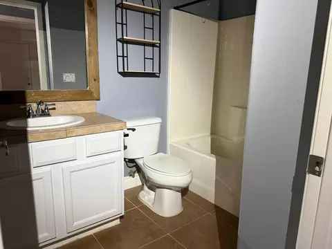 Bath - 1225 Sargo Ave, Thermal, CA 92274 photo 1 of 2