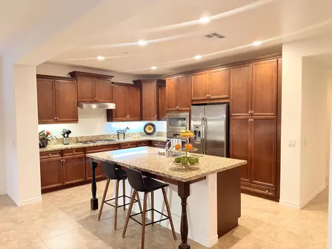 570 Calle Vibrante, Palm Desert, CA 92211