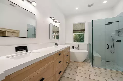 Bath - 49647 Lewis Rd, Indio, CA 92201 photo 1 of 3