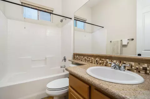 Bath - 49647 Lewis Rd, Indio, CA 92201 photo 3 of 3