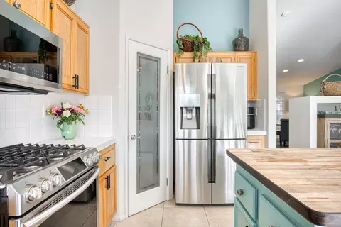 Kitchen - 81145 Aurora Ave, Indio, CA 92201 photo 4 of 4
