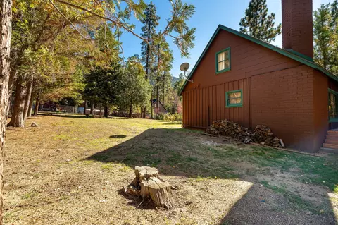 25290 Lodge Rd, Idyllwild, CA 92549