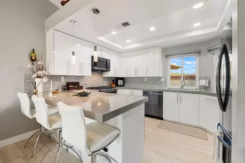 42831 Scirocco Rd, Palm Desert, CA 92211 photo 2
