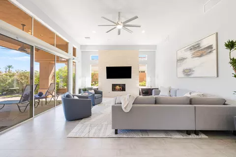 461 White Horse Trl, Palm Desert, CA 92211