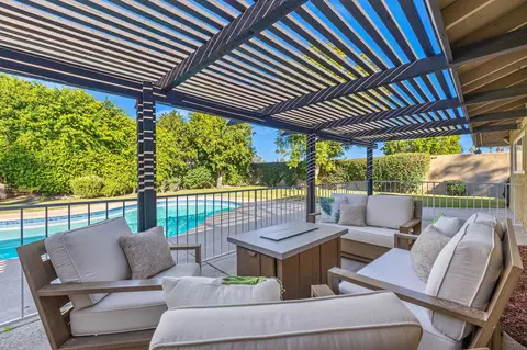 74370 Primrose Dr, Palm Desert, CA 92260