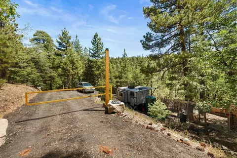 1275 Fawnskin Dr, Fawnskin, CA 92333