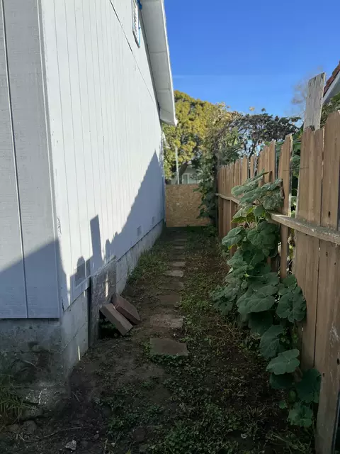Exterior - 28 Kadderly Ln, Watsonville, CA 95076 photo 3 of 6