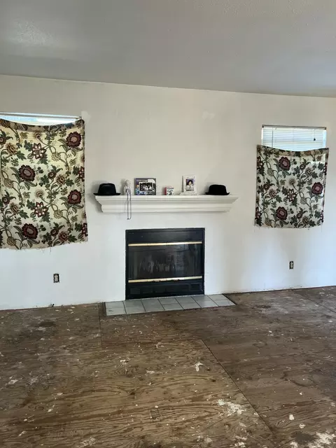 Living - 28 Kadderly Ln, Watsonville, CA 95076 photo 1 of 1