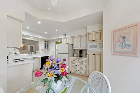 786 Montana Vista Dr, Palm Desert, CA 92211