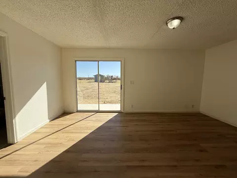 Living - 1176 Belfield Blvd, Landers, CA 92285 photo 4 of 5